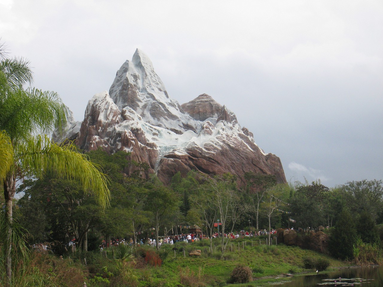 Vacation 2007-12 - Disney Parks  0745.jpg - The 2007-08 vacation to Florida included Disney World. We visited some of the larger theme Resorts along with Animal Kingdom and Disney Hollywood Studios.